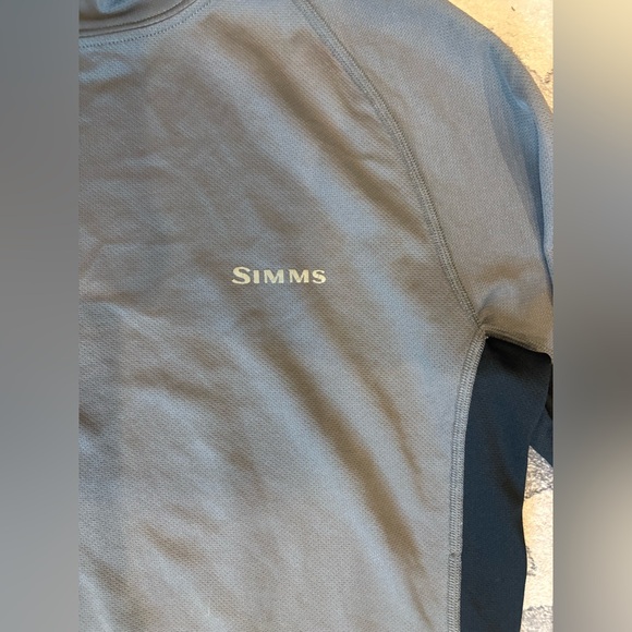 Simms Fishing Products Men’s Gray and Black Performance Shirt Size Small - Picture 2 of 3